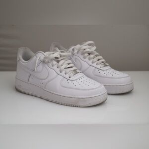 White Nike Air Force 1 ‘07 AF1 Low Sneakers